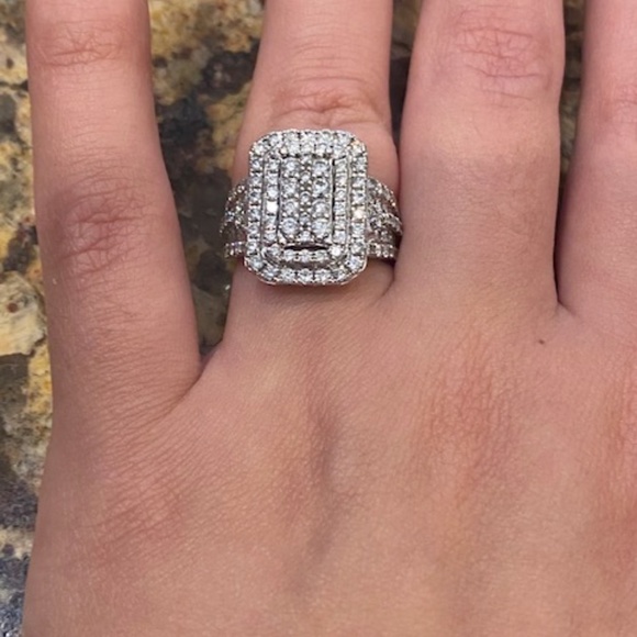 Engagement ring - Picture 3 of 10